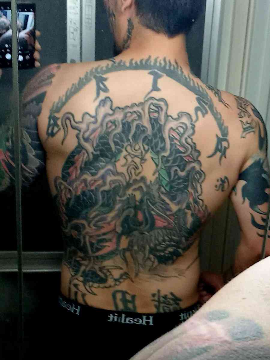 瓜田純士、ド迫力タトゥー入った背中に驚きの声「若い頃より絶対強い」「いつのまにかムッキムキ」