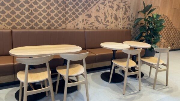 “男性はソファ席を譲るのがマナー”に賛否　「細かいことを気にするのは不毛」「簡単な気遣いもできない男はいらない」