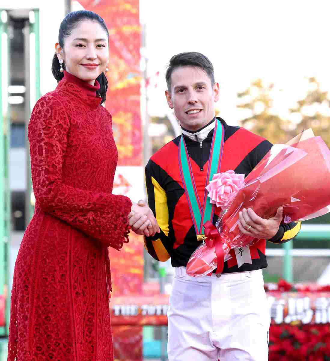 長澤まさみの衣装に騒然「あんな全身…」「どうやったら着こなせるんだ」ネットくぎ付け「あまりにも」「王妃さまですか」