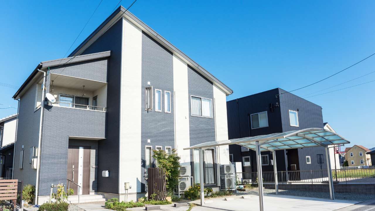 「持ち家・賃貸」論争に決着？40年住むなら「新築の持ち家」が有利になる計算だが…結局は多くの人が損をしてしまうワケ【FPが検証】