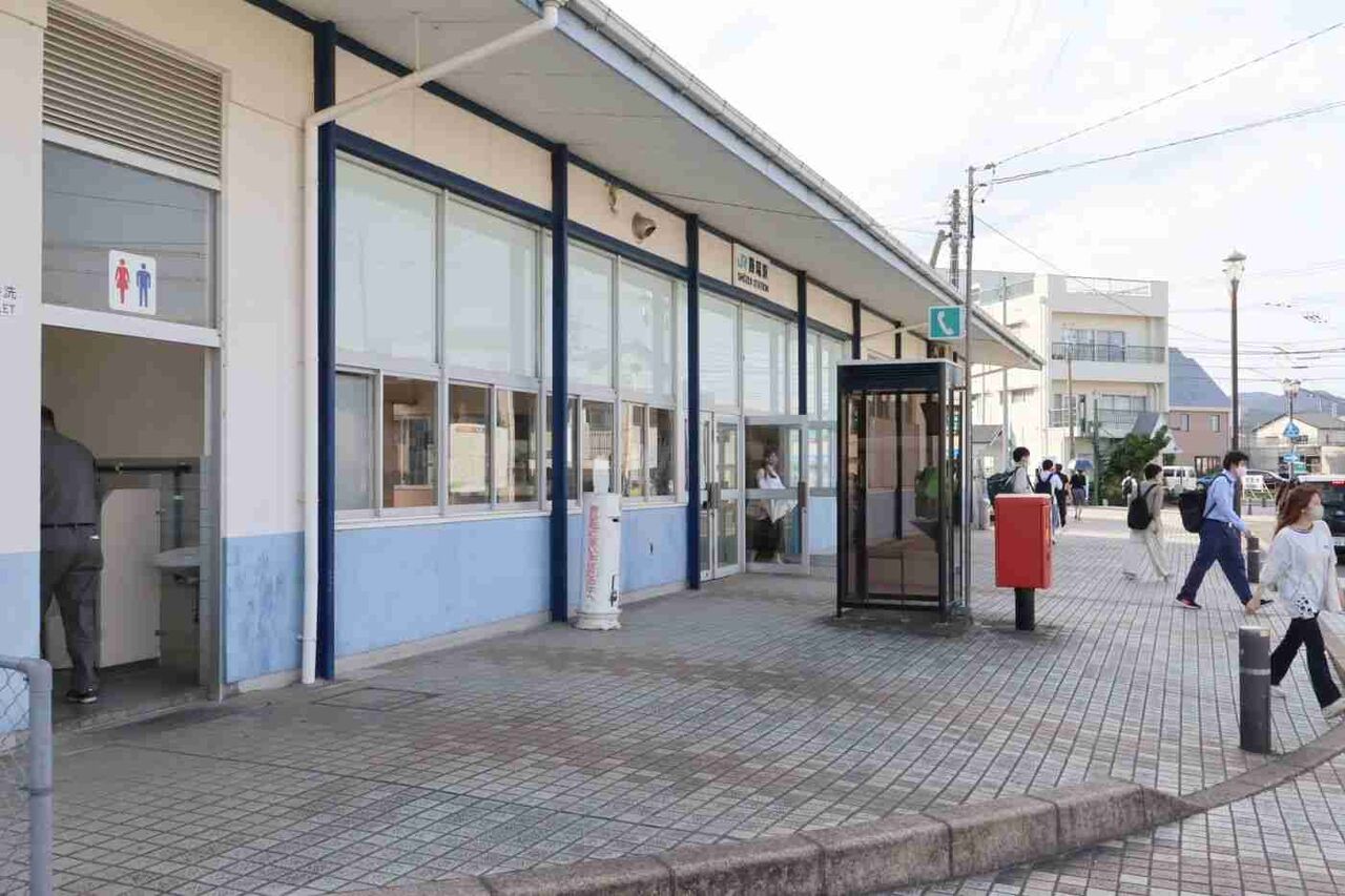 内部丸見え「恥ずかしくて使えない」　JR高徳線・勝瑞駅のトイレに不満の声　徳島県