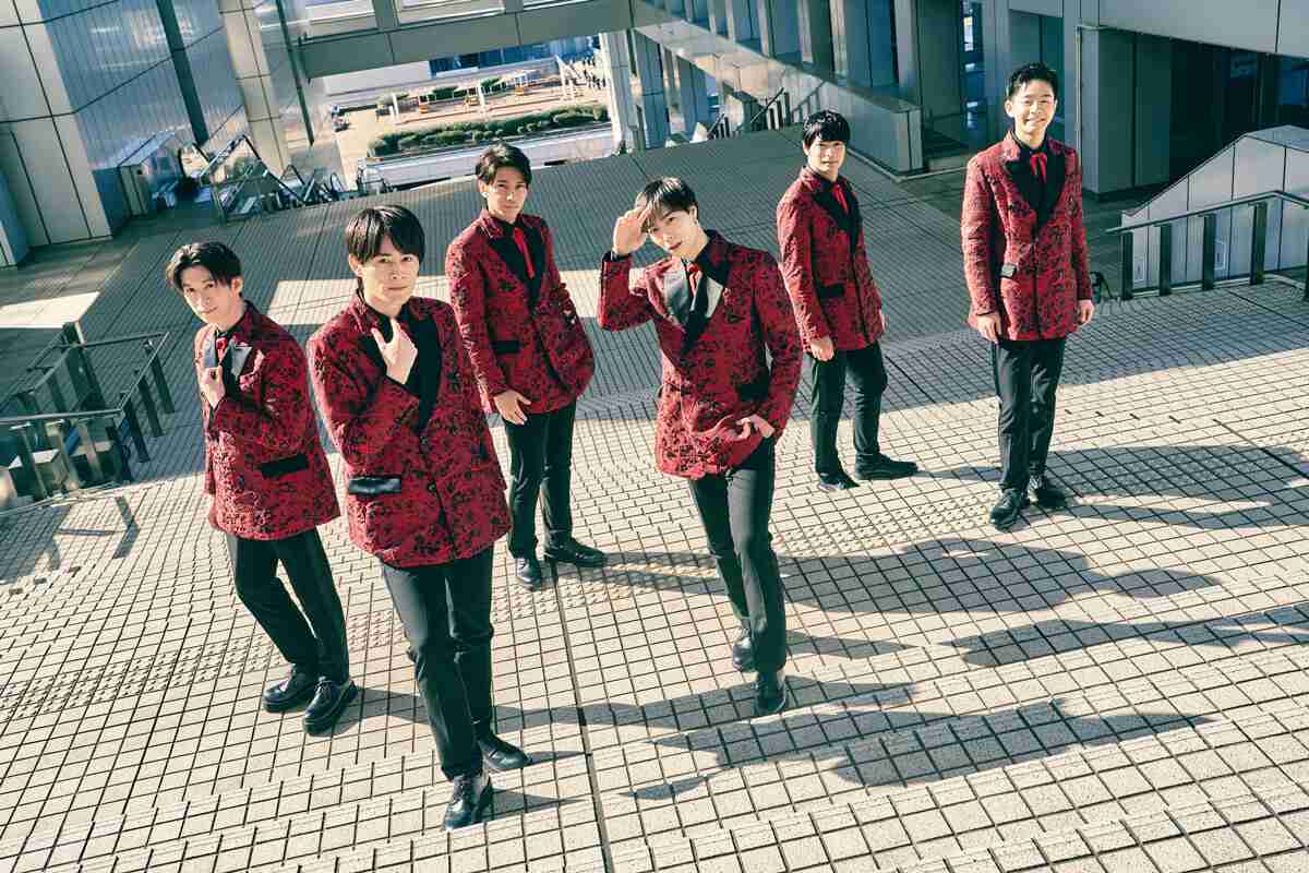 秋元康がプロデュースする"昭和歌謡男性グループ"が誕生！　メンバーは元Jリーガーに料理研究家、付き人経験者など個性派揃い！