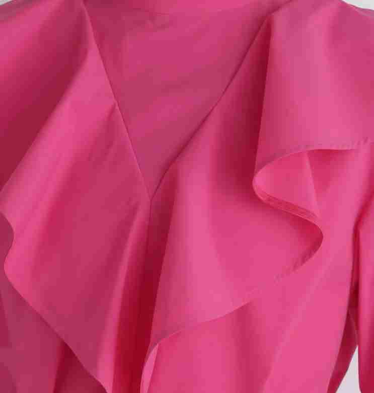 汗染みが怖くて黒しか着れない