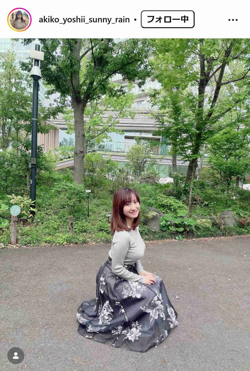 「髪切りました」NHK出演気象予報士・吉井明子（45）ぴったりトップス横向き姿に「なぜそのポーズ」「まじであざとい」