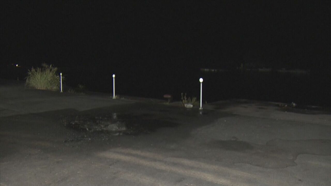 海面は「潮が上がると黒く見える。道だと思ったのでは」 海中の車から父子5人の遺体 父親が運転操作誤ったか