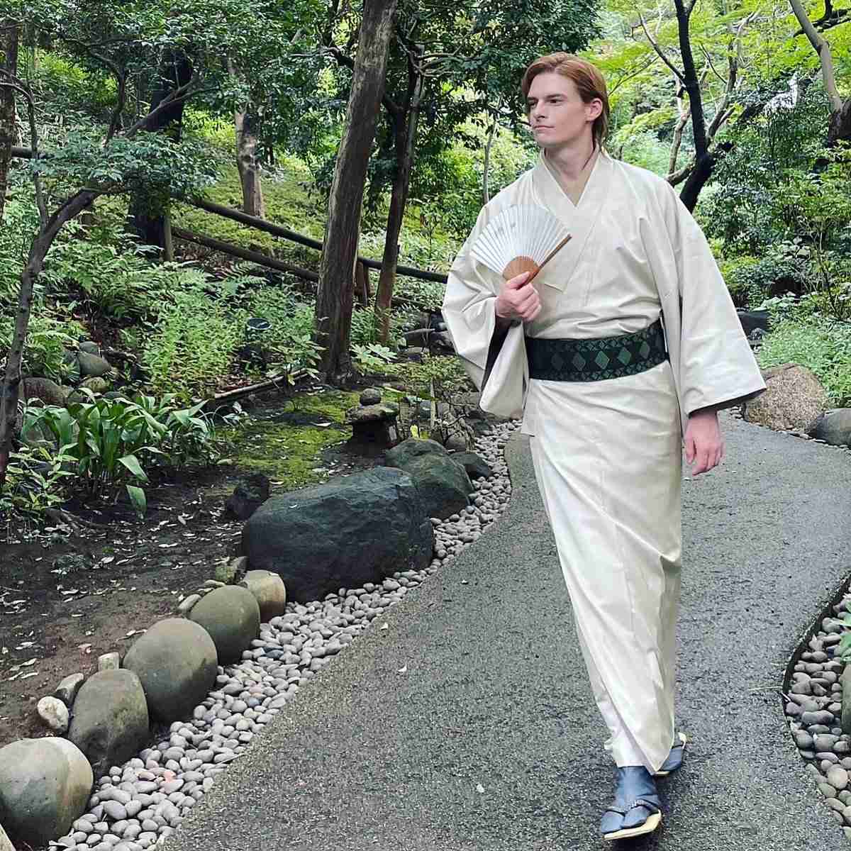 村雨辰剛が「着物警察」からクレーム！スタイル抜群すぎて「帯の位置が高すぎ」の指摘に同情あいつぐ