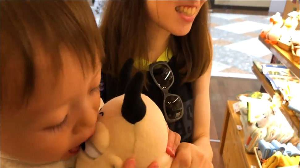 醤油ボトル舐める動画で炎上の家族YouTuber、今度は売り物のぬいるぐみを舐める動画が発掘される