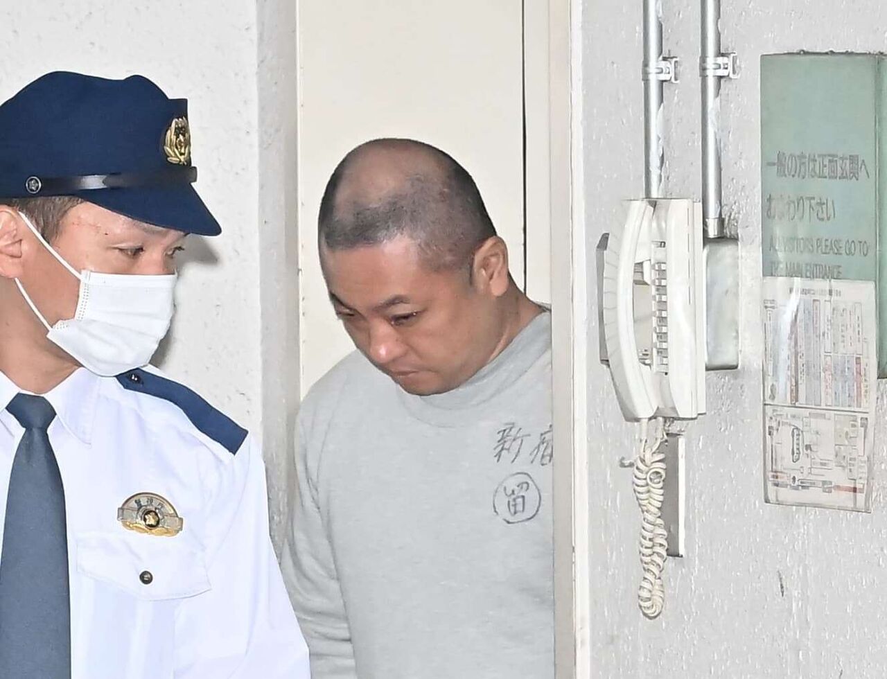 「泊まりなら１万円あげる」…43歳男「トー横の女子高生と歌舞伎町でわいせつか」逮捕直後の憔悴写真