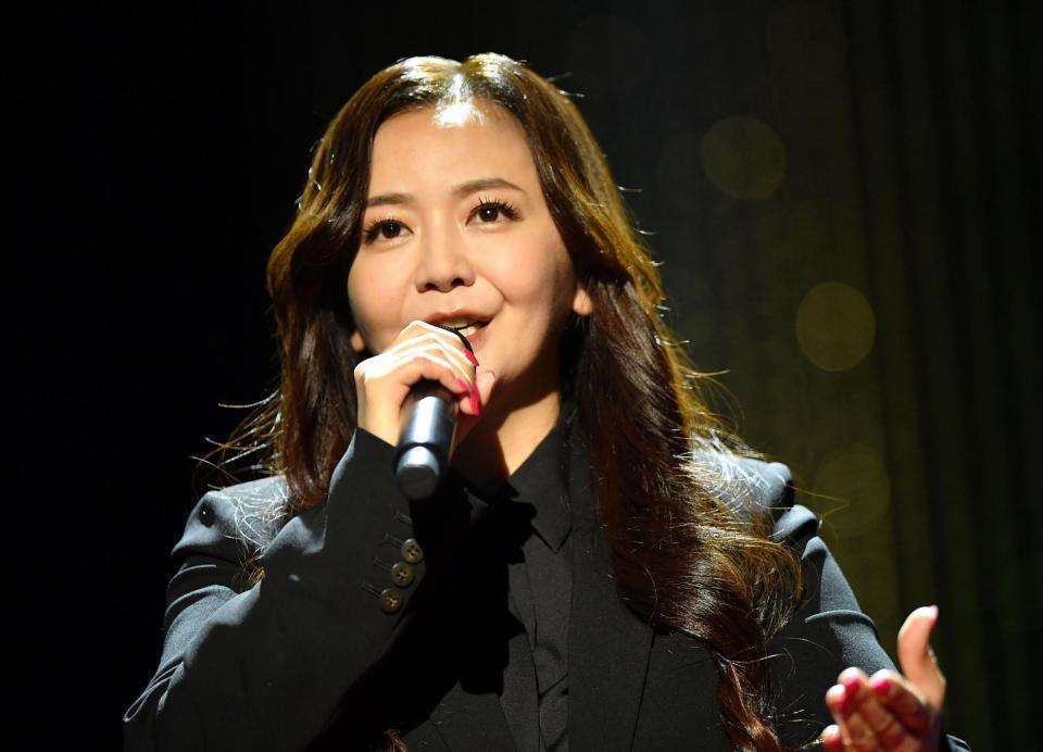 50歳になった華原朋美　久々取材の場　顔周りスッキリ＆黒スーツ　5度見レベルのアラフィフ美貌　驚がく30キロ減量も　歌唱力は依然最強