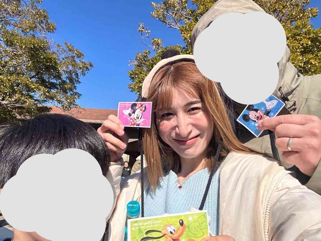 おかもとまりさん「ディズニーで学校休ませられる時代になりましたよね」恋人、長男3人でディズニーリゾート満喫