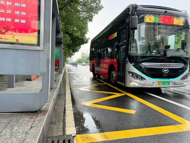 蘇州のバス襲撃事件、重体の中国人女性が死亡　日本人母子かばったか