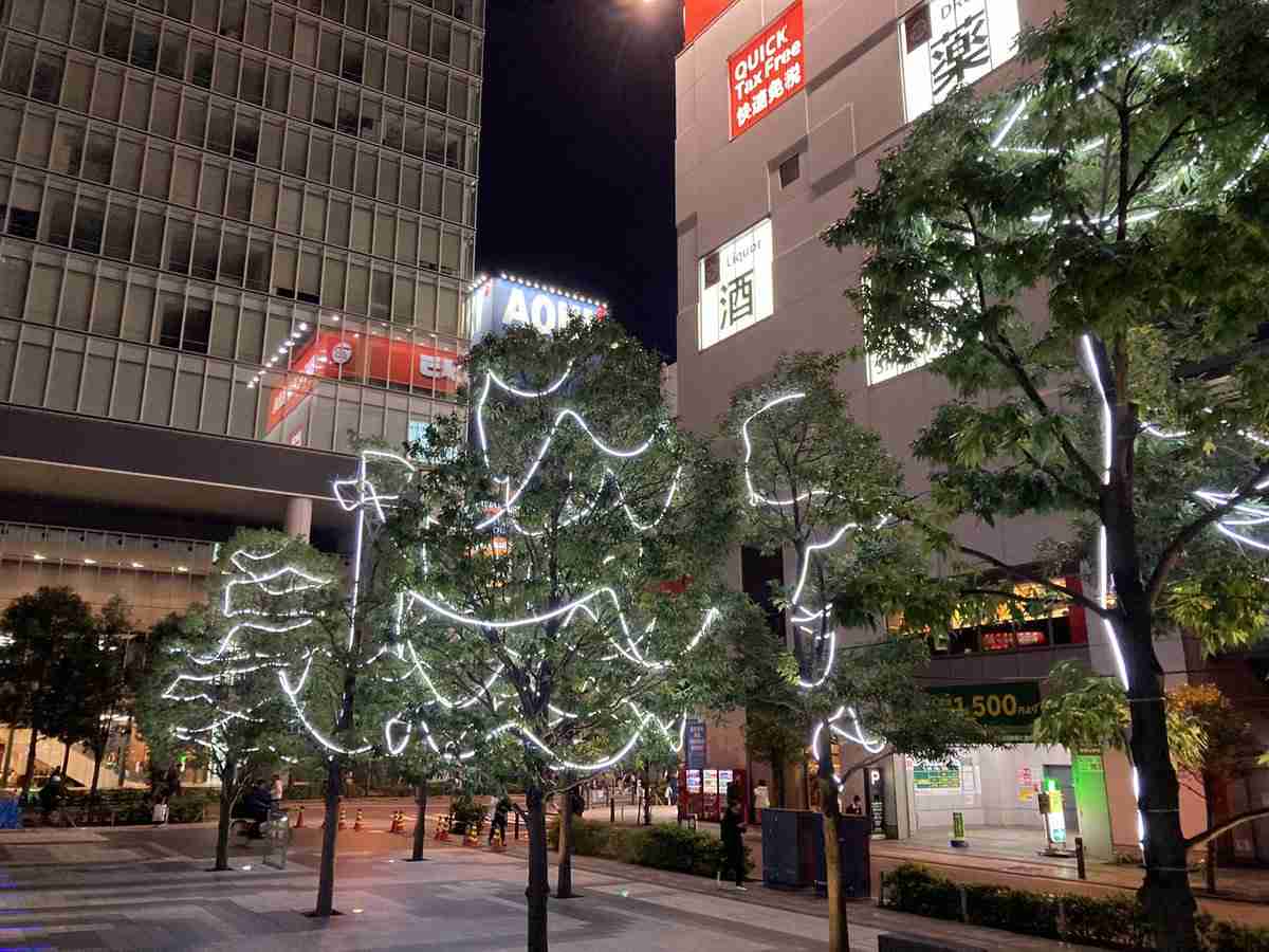 【画像】秋葉原のクリスマスイルミネーションが例年と違って困惑する人続出→落合陽一の新作メディアアートだった