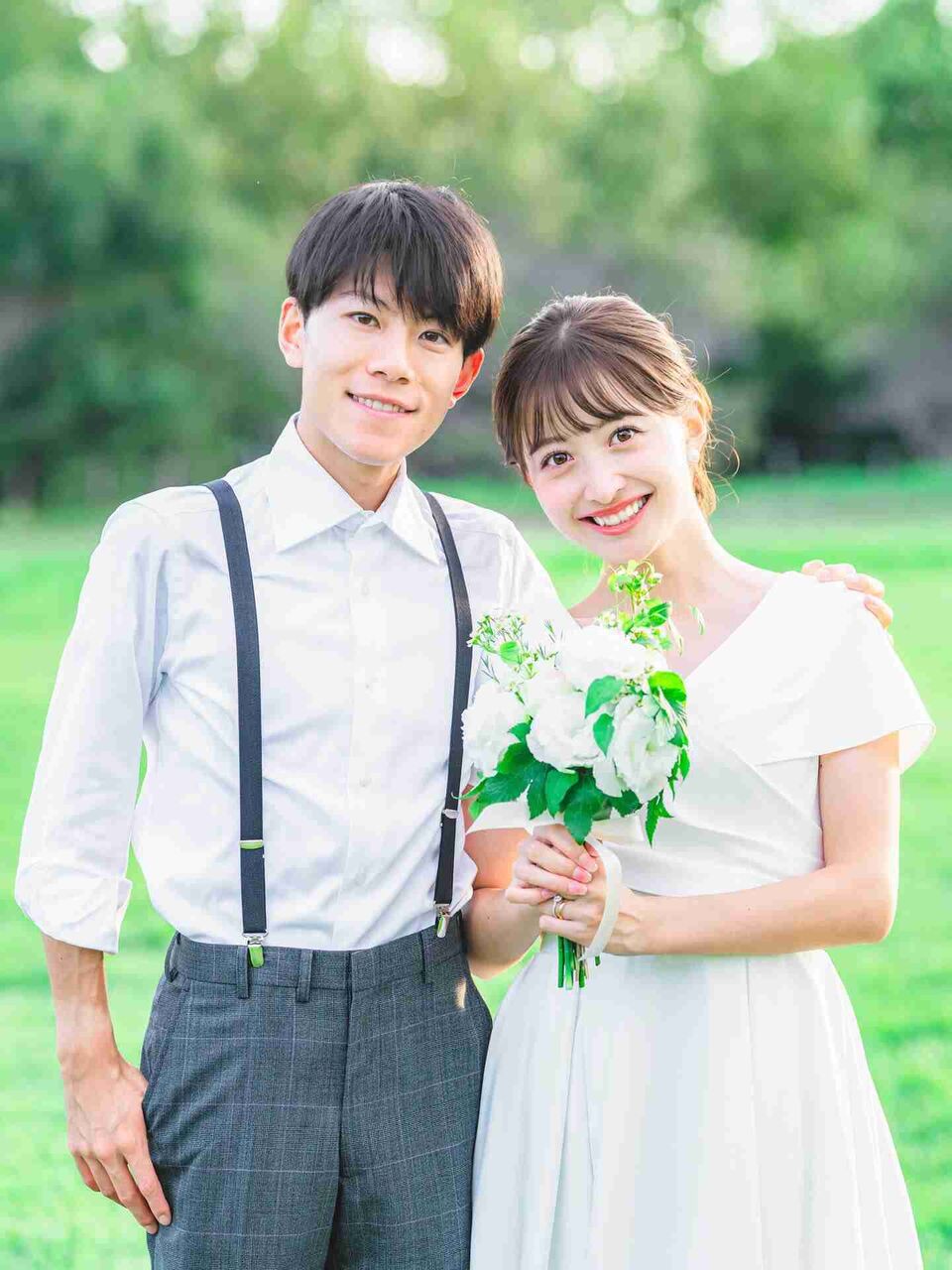 「あまりの綺麗さに見惚れてしまった」ミス中央の人気女子アナ電撃結婚に反響　純白ドレスで頬寄せ合う姿に「美男美女すぎる」お相手は箱根駅伝衝撃独走話題トップランナー