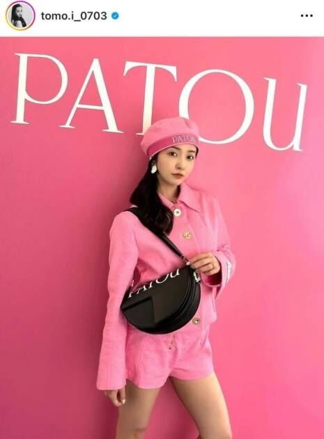 “侍妻"の板野友美、全身ピンク＆生足披露に衝撃！「神レベルで可愛すぎる」美形長女の顔出しも話題