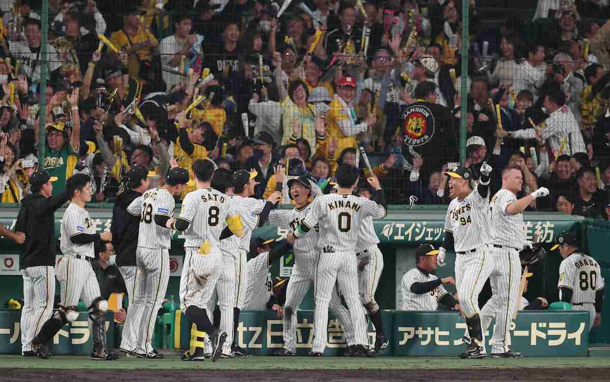 【日本シリーズ】岡田阪神　38年ぶり日本一に王手!　8回にビッグイニング6得点　森下、エラー“完全帳消し”逆転打