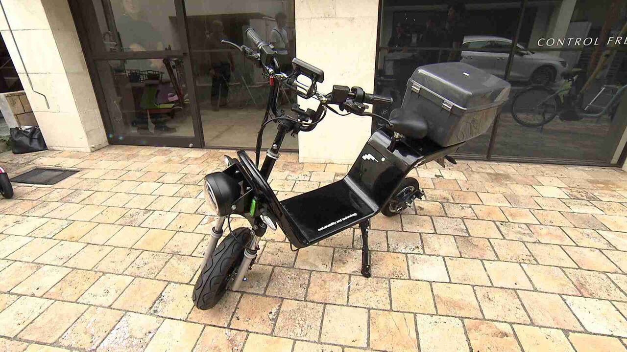 免許不要で最高時速20キロ、座って運転できる「電動ボード」発売…配達や営業での利用見込む