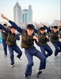 どこでもナルトダンス踊る（小学生の息子）