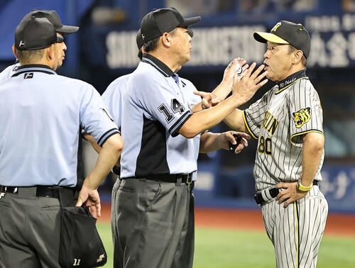 判定に阪神ファン激怒!?　ゴミ投げ込み、相手ヒーローインタビュー時に「六甲おろし」合唱　ネットで物議