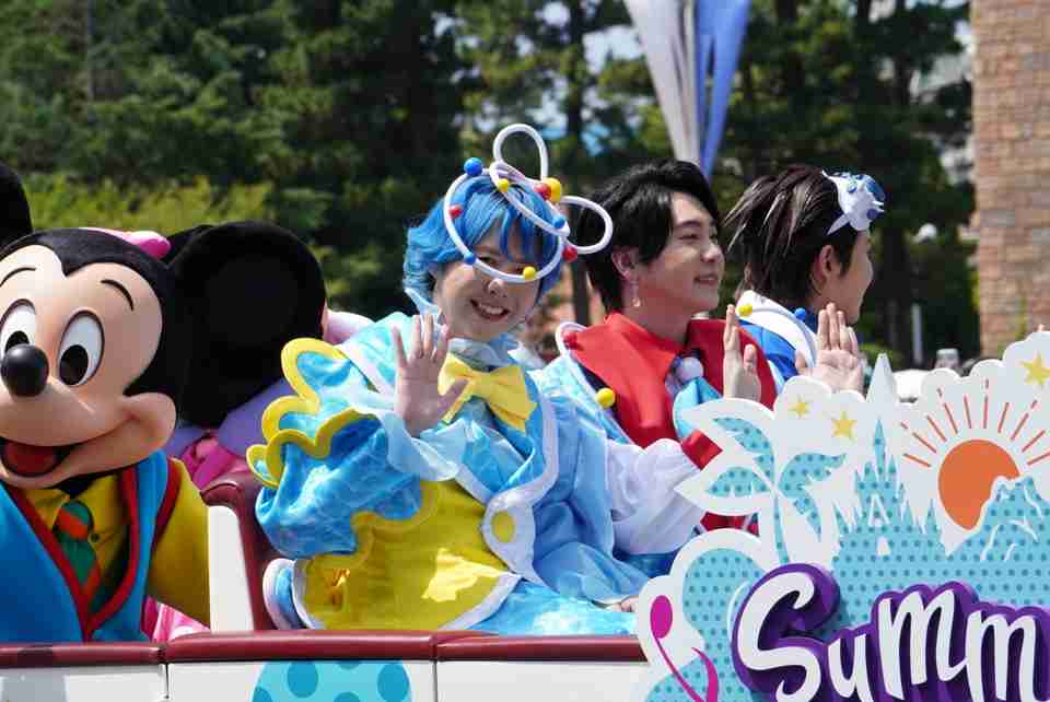 TDR×Mrs.GREEN APPLEコラボ　パレード動画の「ミッキー邪魔」 発言で炎上、「ミセス邪魔」もトレンド入り