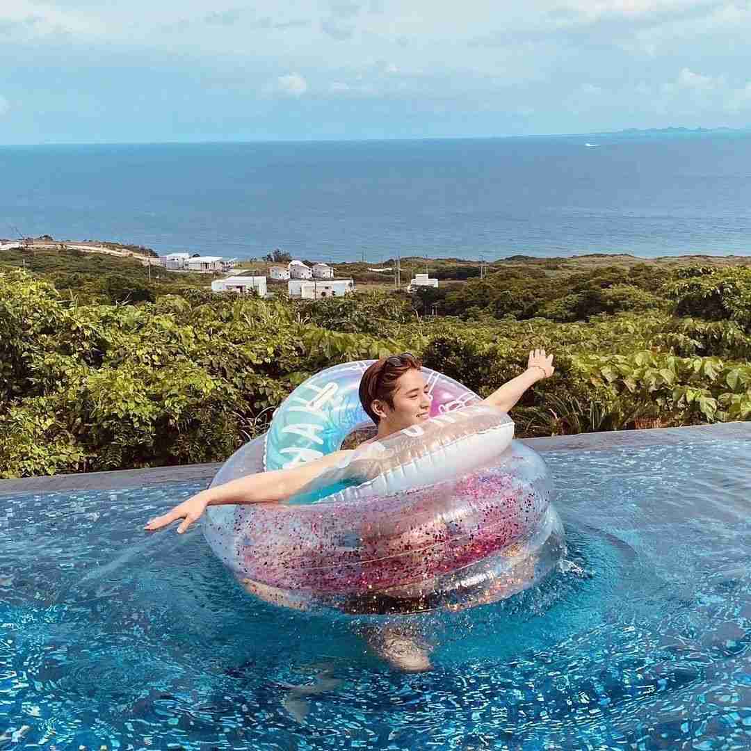 山田涼介、インスタ開設「自由気ままに」 初投稿は沖縄の思い出など、今夜のインスタライブで“発表”予告