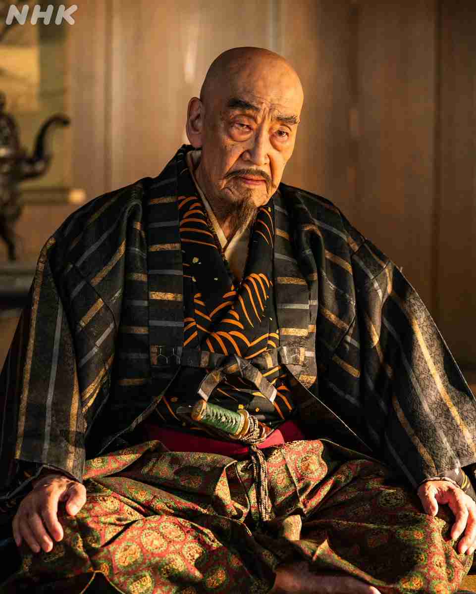 「誰がホンモノを連れてこいと言ったんだ」大河ドラマ「豊臣兄弟！」斎藤道三を演じる麿赤兒が肖像画とそっくり過ぎる