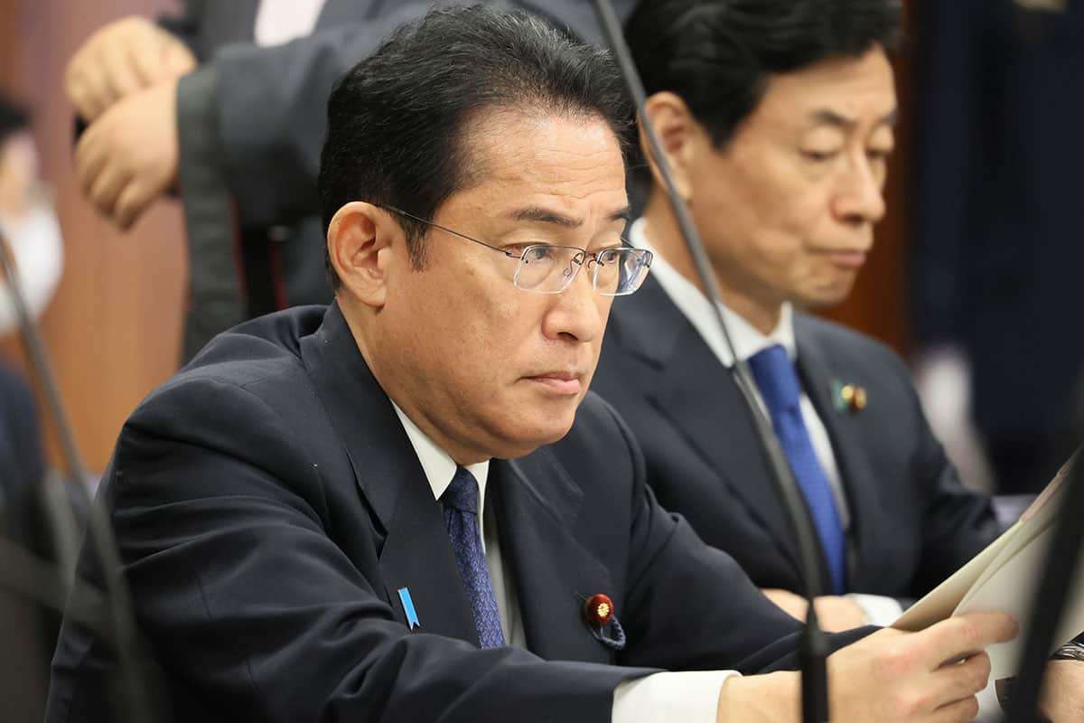 健康保険料、向こう20年で1.8倍に！「お金がないと幸せな時間は続かない」SNSに飛び交う悲痛な叫び