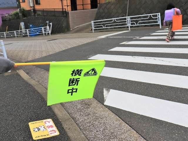 千葉県流山の小学校PTAが「旗振り当番」のやらされ感を減らすために「外注」を選択した結果