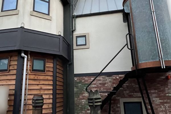 キンコン西野　故郷の自宅に騒音トラブル…サロン会員が続々移住で近隣住民は「プペル街に住みたくない」