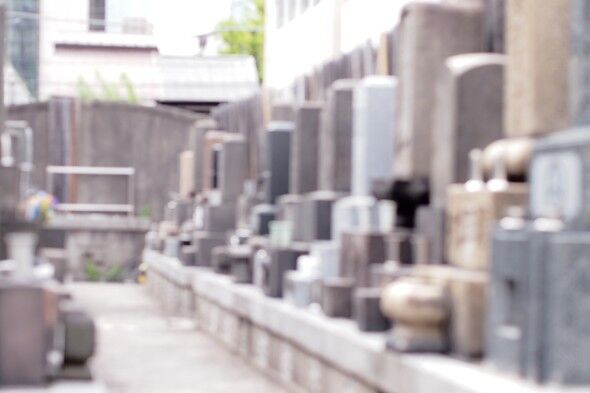 墓参りに行かない理由　3位「面倒くさい」、2位「習慣がない」、1位は？