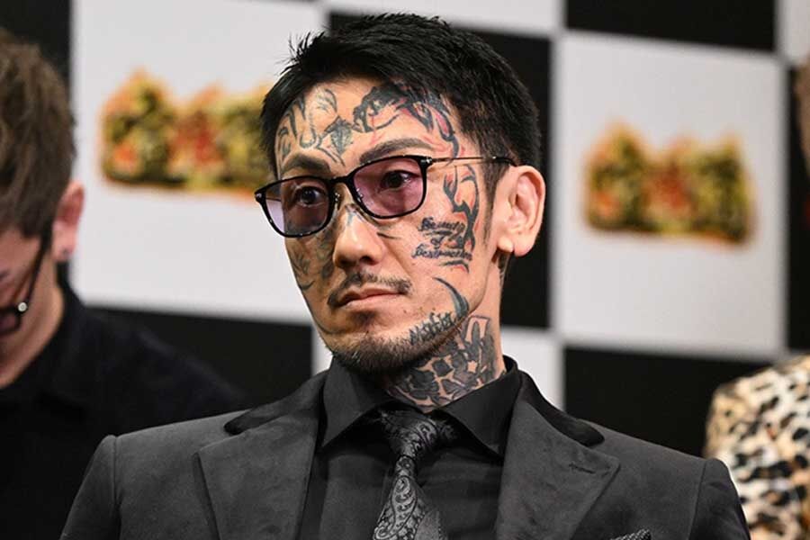 瓜田純士の“顔面タトゥーなし”時代の写真を妻が発掘　「綺麗で色気ヤバくて」と興奮