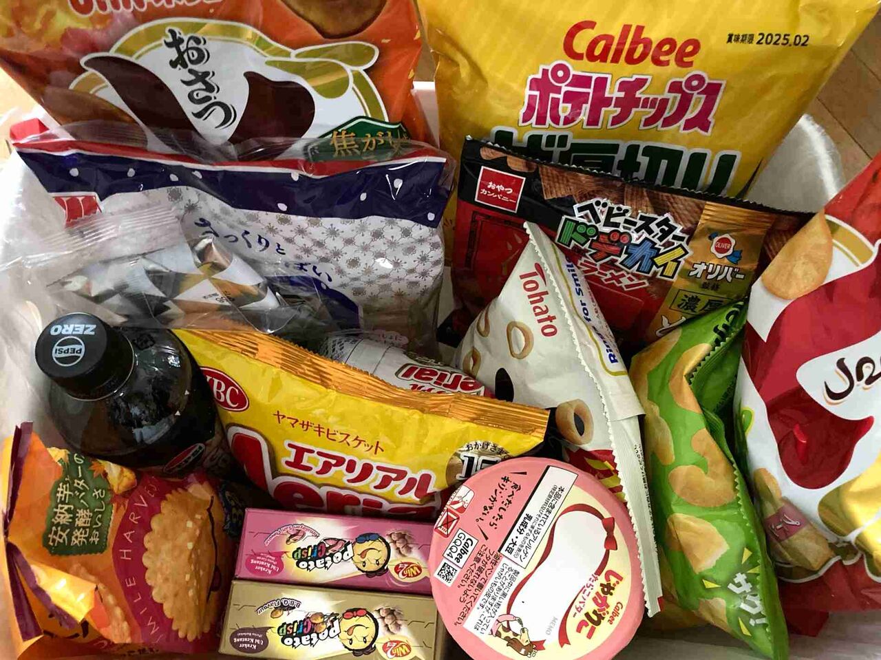 今家にあるお菓子を全部見せて下さい！！