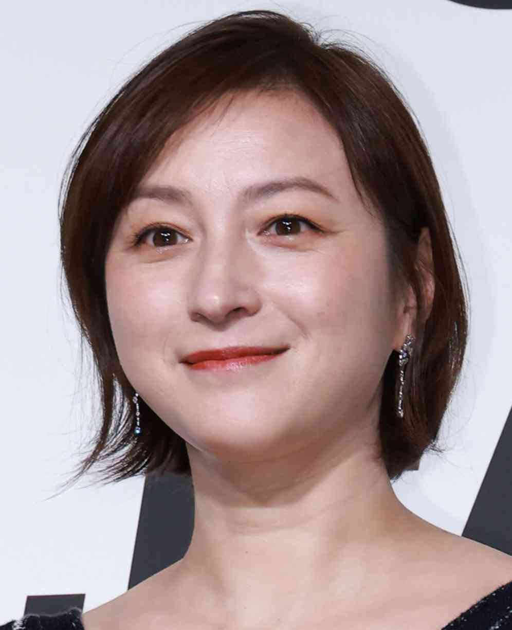 広末涼子、オーバーサイズの白シャツまぶしい最新笑顔ショット「よい日曜日をお過ごしください」