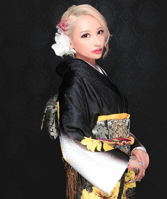 加藤紗里　銀座のクラブママに転身！「オーナー兼代表取締役」にフォロワー「銀座に美しい蝶が誕生した」