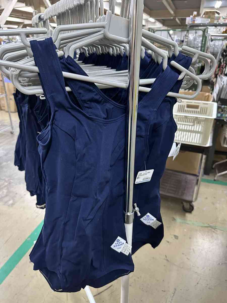 リユース店になぜかスクール水着が大量入荷→1時間で完売　「日本の闇感じる」と話題に…