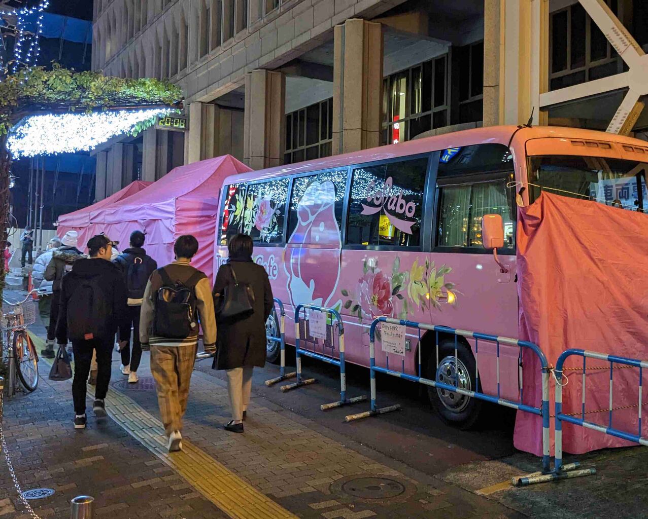 Colaboバスカフェ、都が「当面の間休止を」　団体側は再考求める