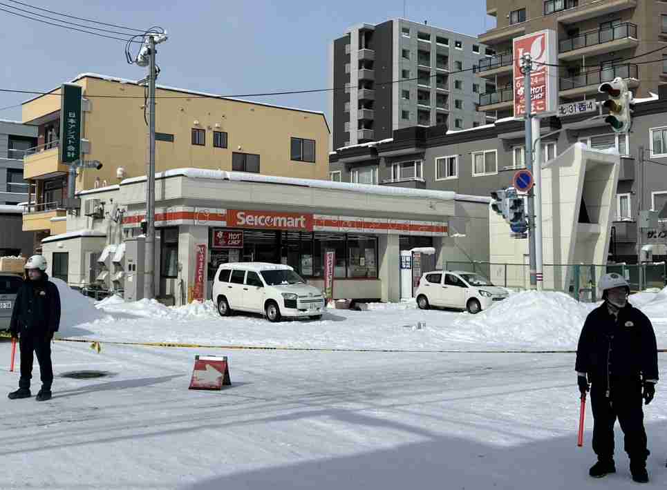 札幌市北区のコンビニで刃物を持った43歳男が店員3人を襲う 1人死亡 2人ケガ 警察は殺人未遂の現行犯で男を逮捕