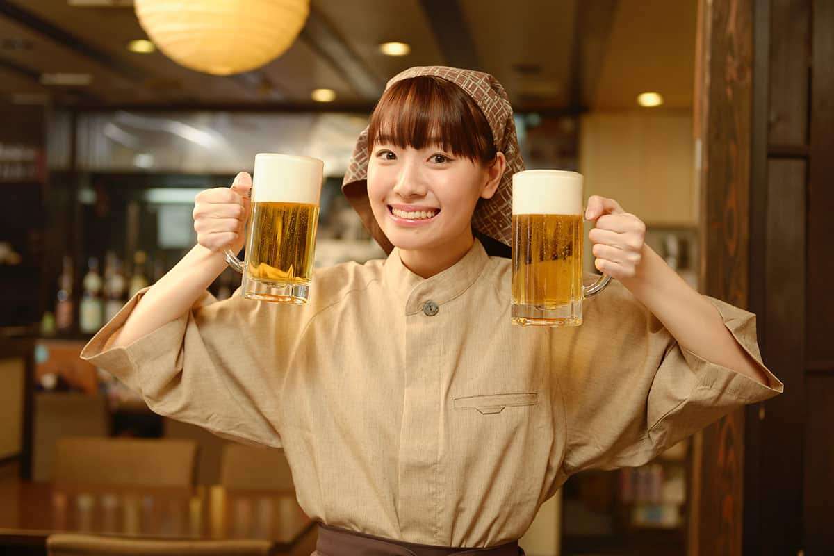 「お盆の上の飲み物勝手に取る」「注文決まってないのに呼ぶ」店員たちが訴える「じつは迷惑行為選手権」が大盛り上がり