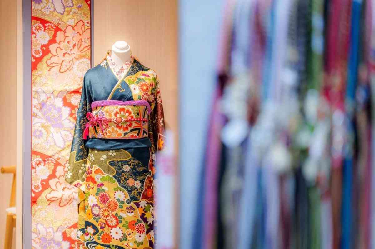 「成人の日」　早まる振り袖選び　高校生のうち主流　契約遅くなれば深夜の着付けも
