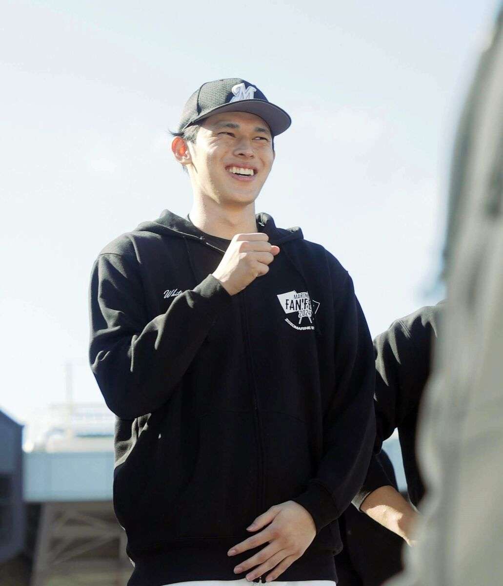 【ロッテ】メジャー挑戦の佐々木朗希、自らの言葉でスピーチ「熱いご声援、厳しい激励も力に変えてアメリカで頑張ります」…CS以来初の公の場