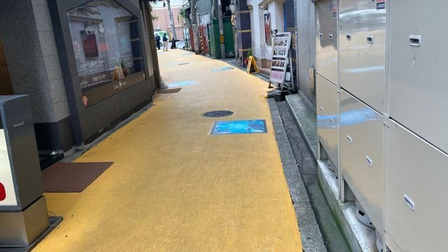 梅田のホテル街「立ちんぼ」エリアの道路を『黄色』に　明るい色に一変、犯罪行為一掃へ　大阪　科警研が助言、塗装工事後は確認されず