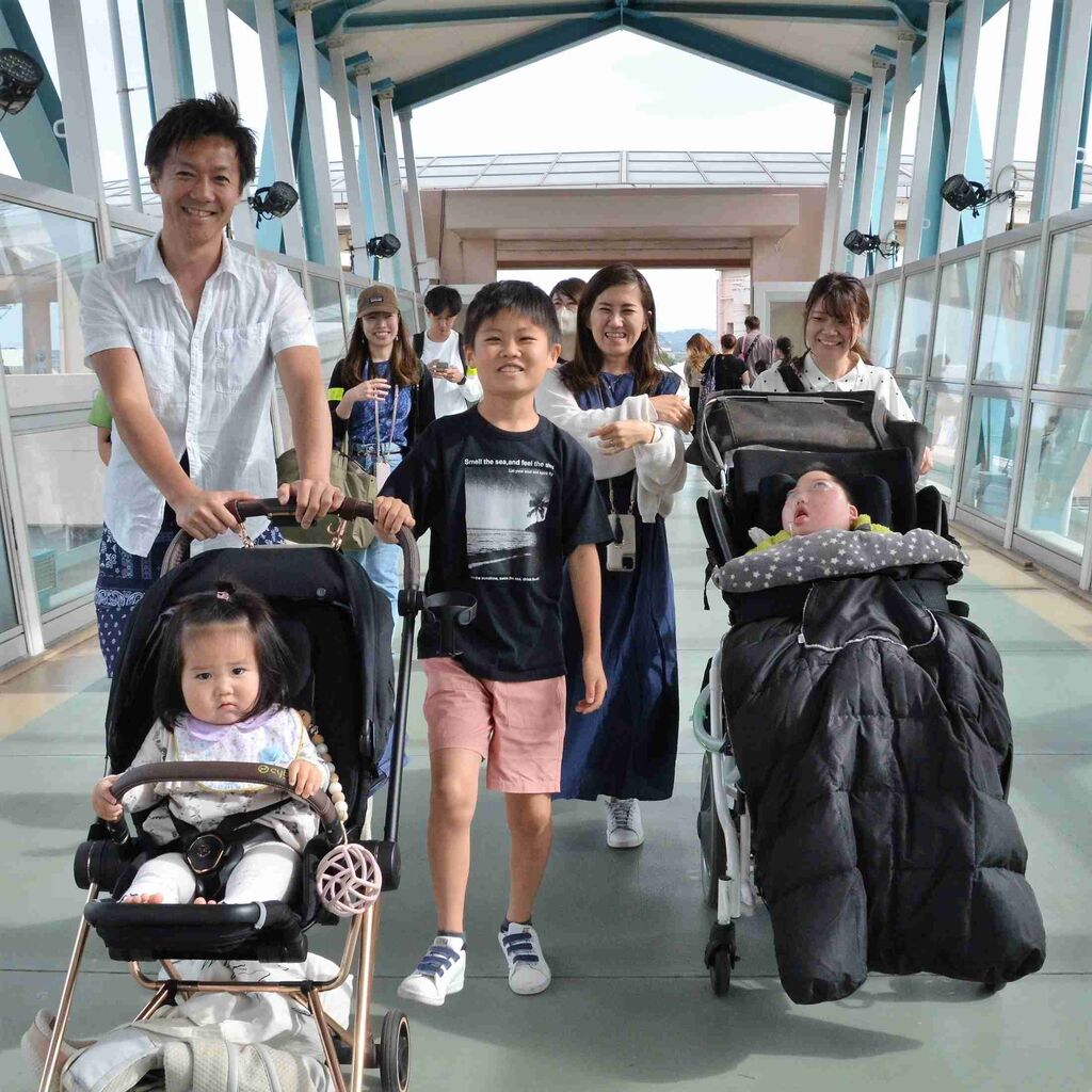 家族5人で初の外出、母感激　「荷物多くとにかく大変」医療的ケア児のお出かけ、阻む障壁