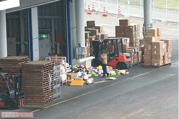 関空で従業員が荷物を“ぶん投げ”仕分けする動画が物議　空港運営会社は「どこまで注意喚起ができるか難しい」