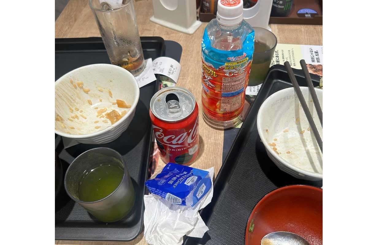 「アウトです」　牛丼店で外国人客が帰った後の“ごみ放置”にあ然…別の客が後片付け「どうしてこうなる？」