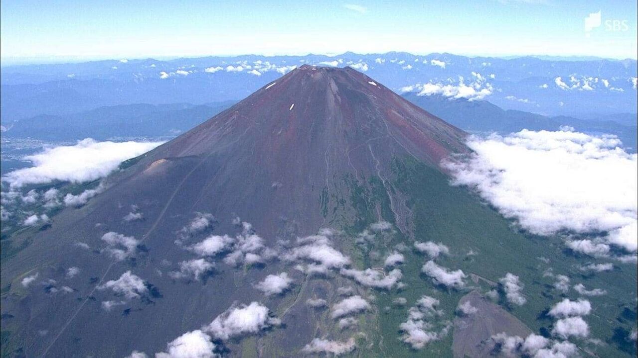 「富士登山は3回目」サンダル履きのアメリカ人男性を救助 新七合目付近でテント宿泊して体調不良に…重機で搬送され五合目へ 静岡・富士宮口は山開き前