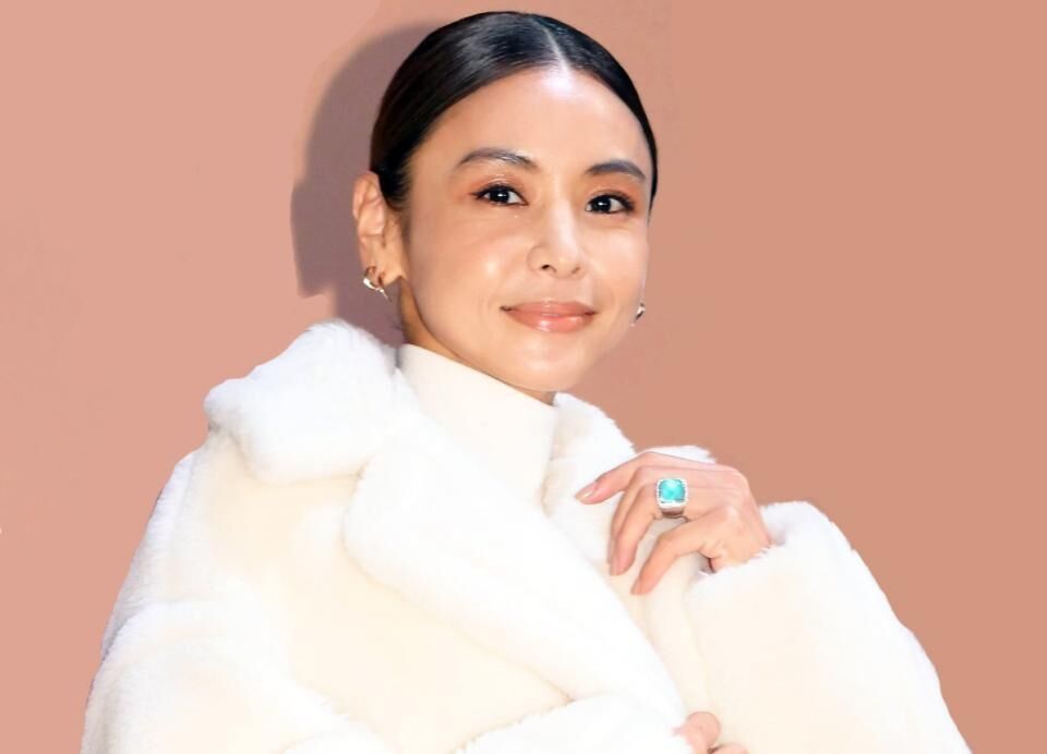 滝沢眞規子　３人の子の留学先ロンドンに　「007」撮影の超高級ホテルに滞在「美しくて見惚れる」「かっこよすぎ」