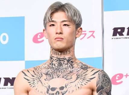 平本蓮、お腹に「バラの花」新タトゥー公開！彫って「ばか痛い」と悲鳴