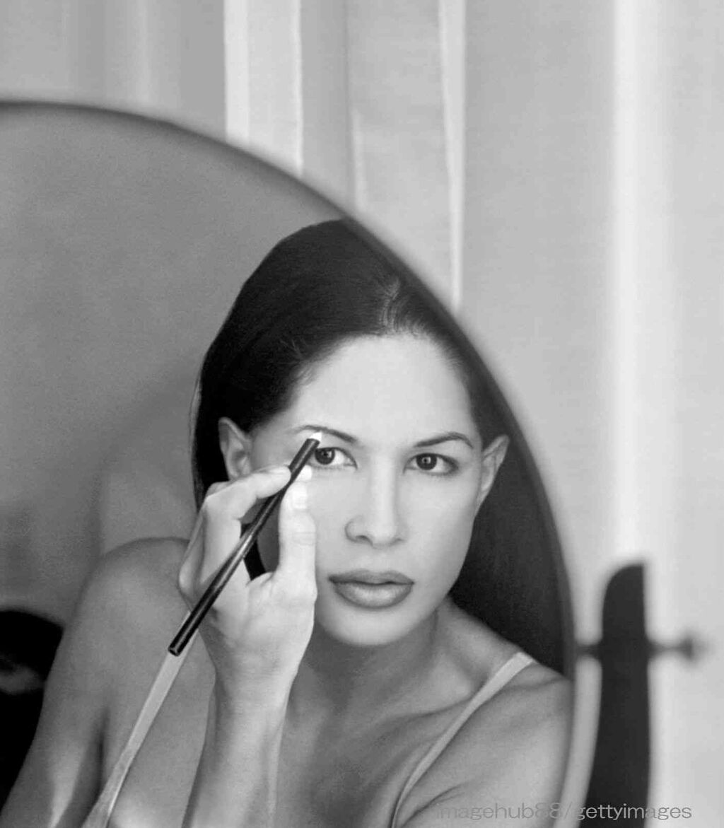 いますぐ捨てて！アラフォーが使うとアウトなコスメTOP3