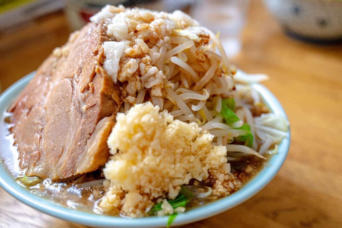「ニンニク入れますか？」「普通で」ラーメン二郎店主のツッコミで勃発した “ルール論争” ふたたび