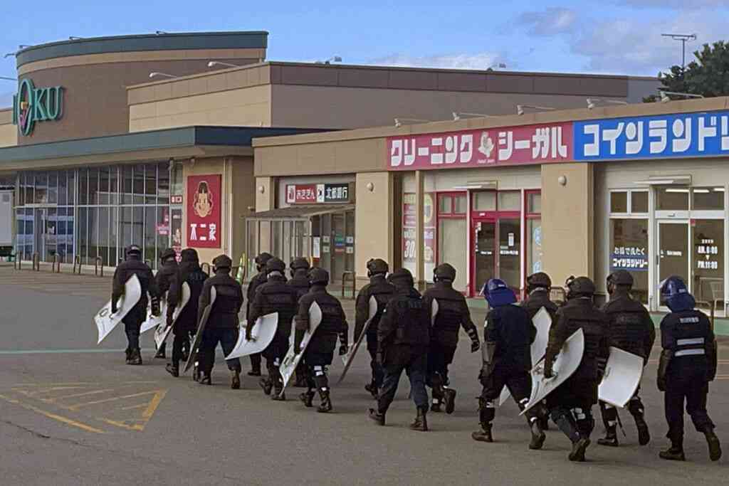 スーパーに侵入したクマ　捕獲も秋田市には駆除に「かわいそう」と抗議の電話が…被害増大も止まぬ“同情論”