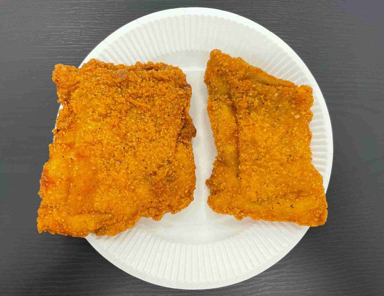 【朗報】40％増量ファミチキ、でか過ぎる　「40％とかの次元じゃない」「最高」